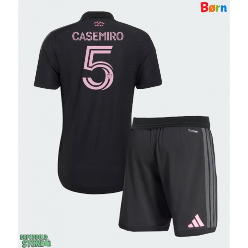 Inter Miami Casemiro #5 Replika Babytøj Udebanesæt Børn 2026-27 Kortærmet (+ Korte bukser)